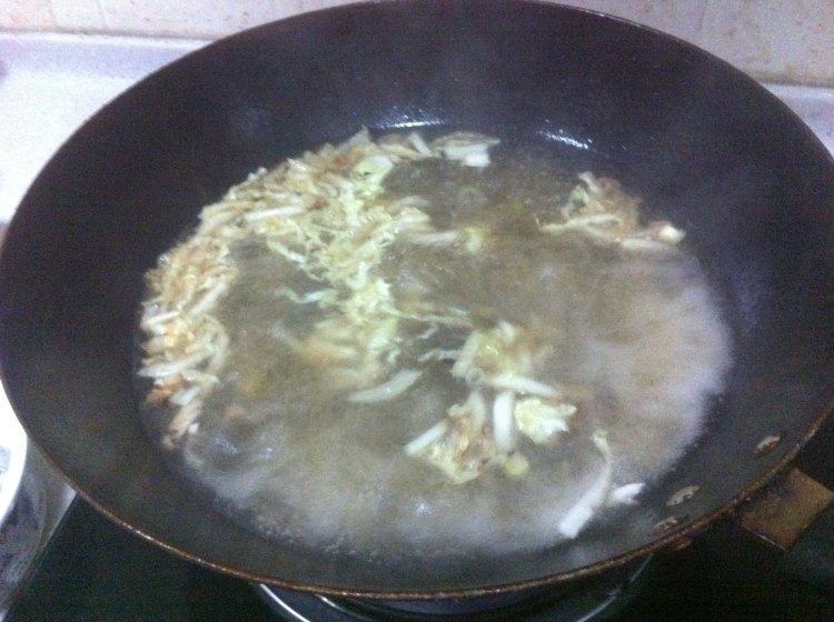 白菜鸡蛋汤面步骤7