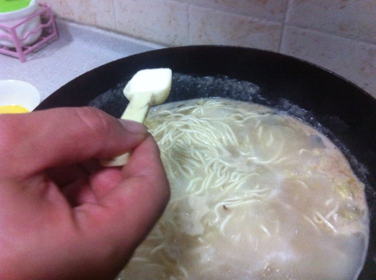 白菜鸡蛋汤面步骤9