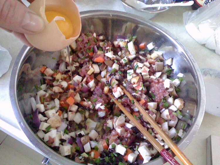 蘑菇酱肉面步骤4