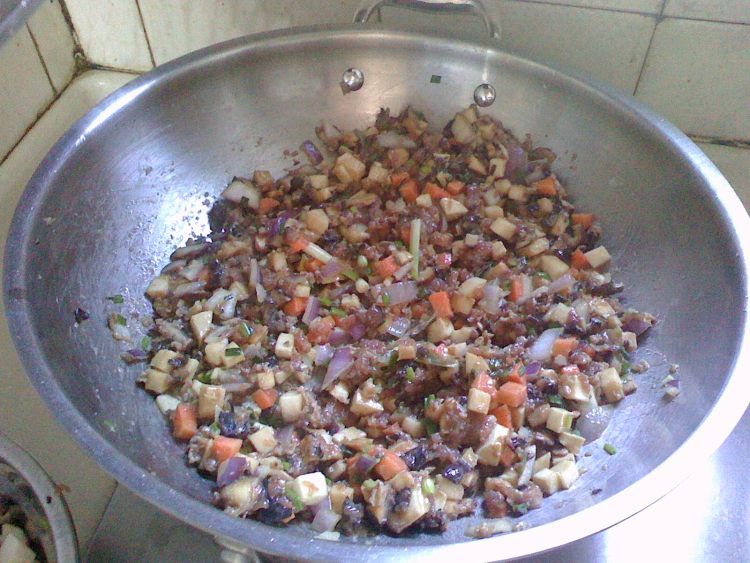 蘑菇酱肉面步骤6