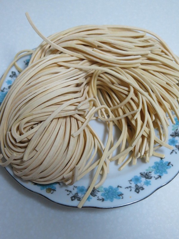 南瓜切面条步骤1