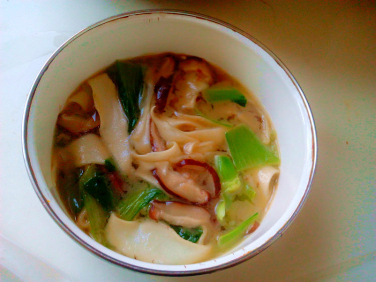 青菜香菇面步骤9