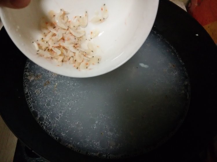骨头汤面条步骤4