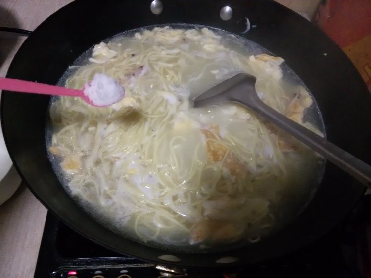 骨头汤面条步骤7