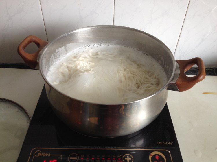 雪菜大排面步骤12