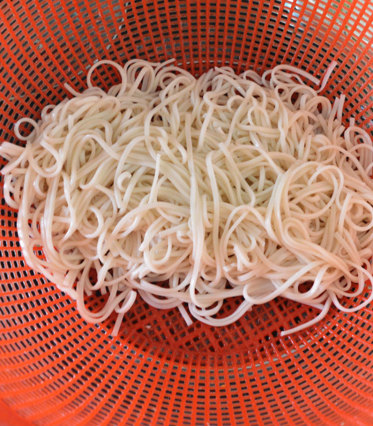 胡萝卜肉丝炒面步骤3