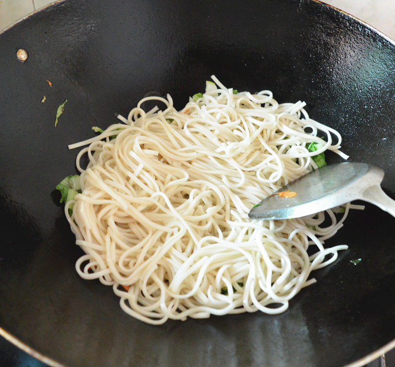 胡萝卜肉丝炒面步骤8
