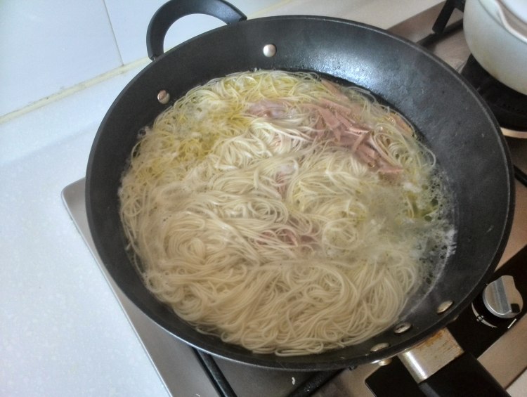 火腿鸡蛋面步骤4