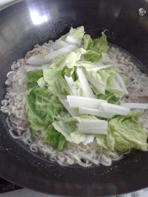 白菜猪肉汤面步骤6