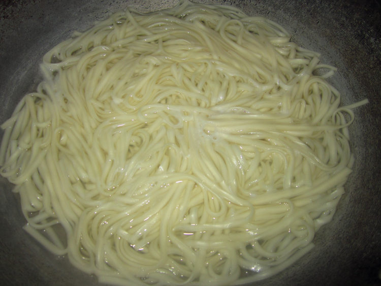 榨菜肉丝打卤面步骤1