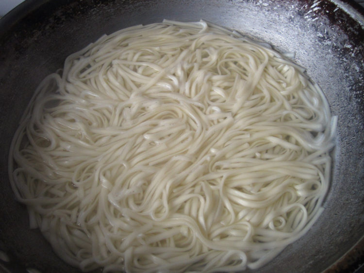 黄瓜肉丝打卤面步骤10