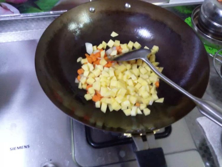 咖喱牛肉螺纹面步骤5