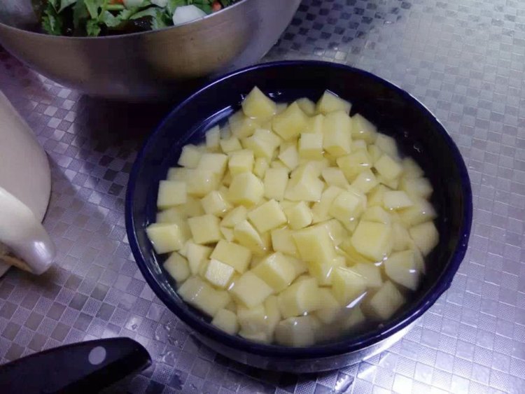 咖喱牛肉螺纹面步骤3