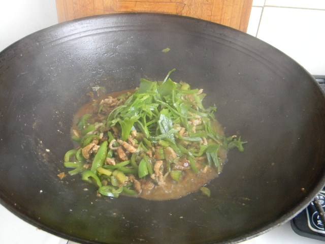 青椒肉丝炸酱面步骤8