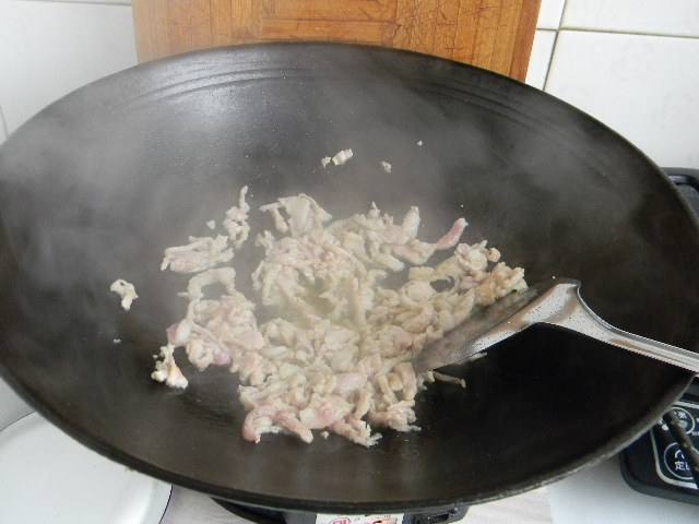 青椒肉丝炸酱面步骤4