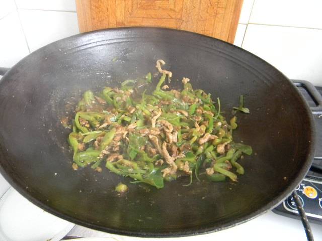青椒肉丝炸酱面步骤9