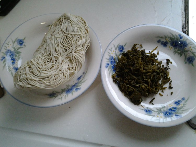 雪菜烂糊面步骤1
