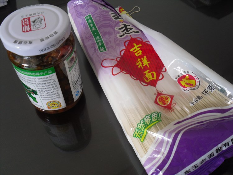 香辣肉丁面步骤1