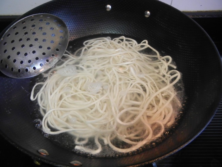 煎蛋骨头汤面步骤5