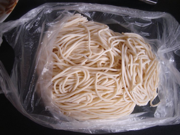 虾米鸡蛋凉面步骤1