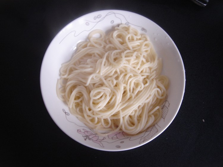 虾米鸡蛋凉面步骤3