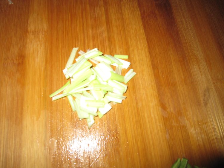 排骨酱虾面条步骤1
