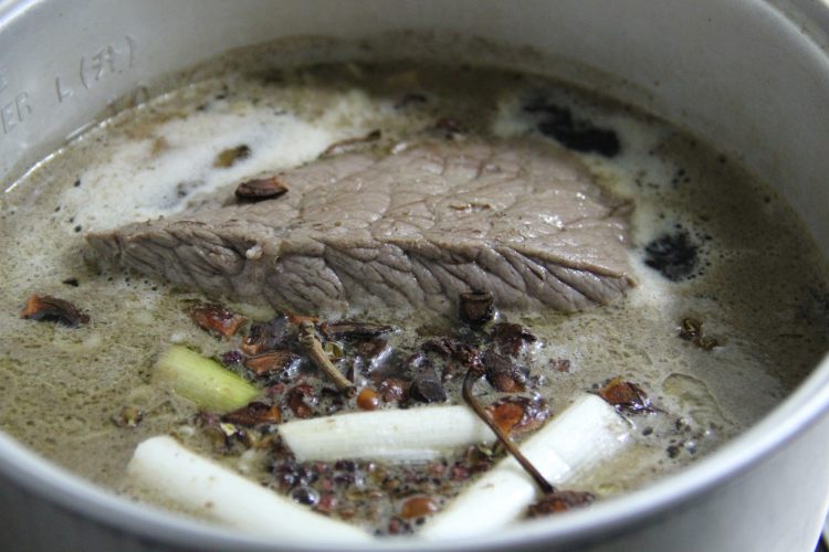 五香牛肉面步骤2