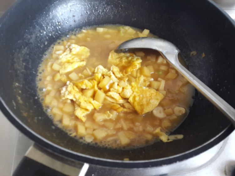 土豆丁酱鸡蛋面步骤8