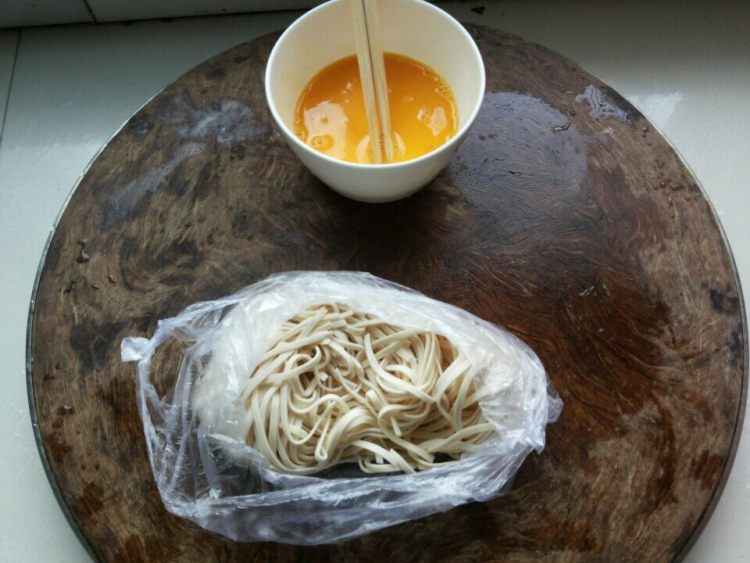 酥肉香菇面步骤2