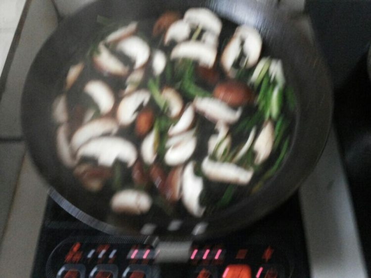 酥肉香菇面步骤6