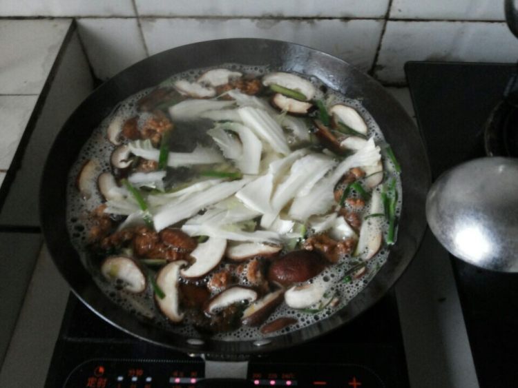 酥肉香菇面步骤10