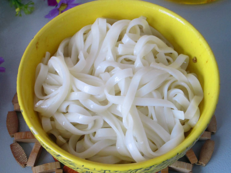 麻辣肉丝凉面步骤2