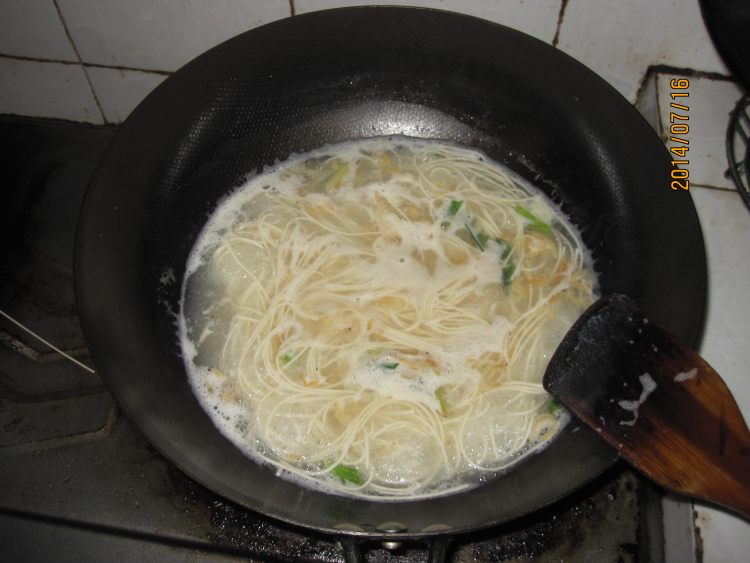 虾皮煮面步骤8