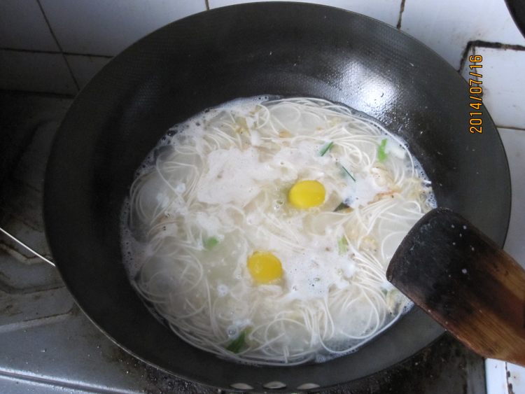 虾皮煮面步骤9