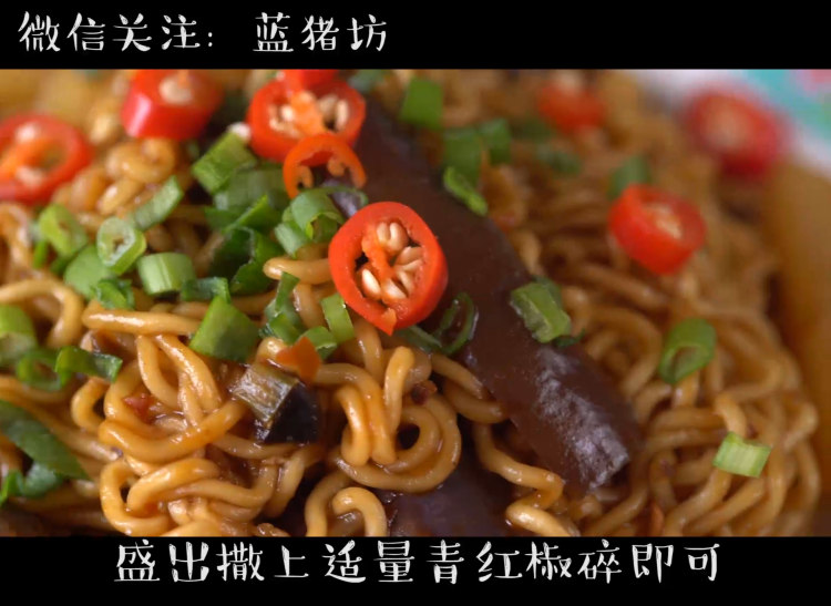 茄子土豆烩方便面步骤4