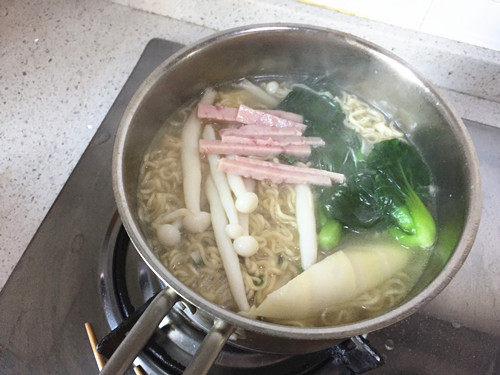 白玉菇方便面步骤8