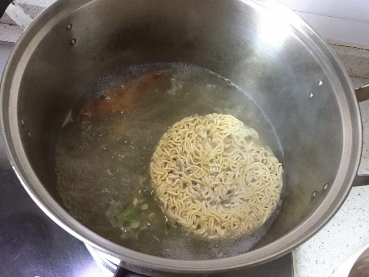 高汤方便面步骤5