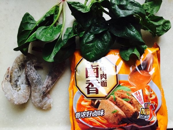 鲜虾方便面步骤1