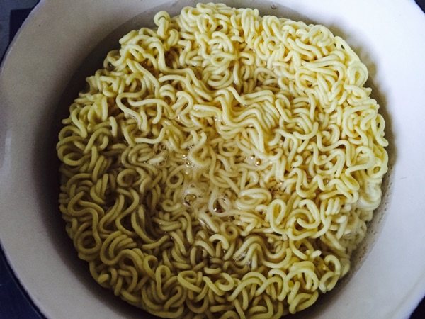 鲜虾方便面步骤3