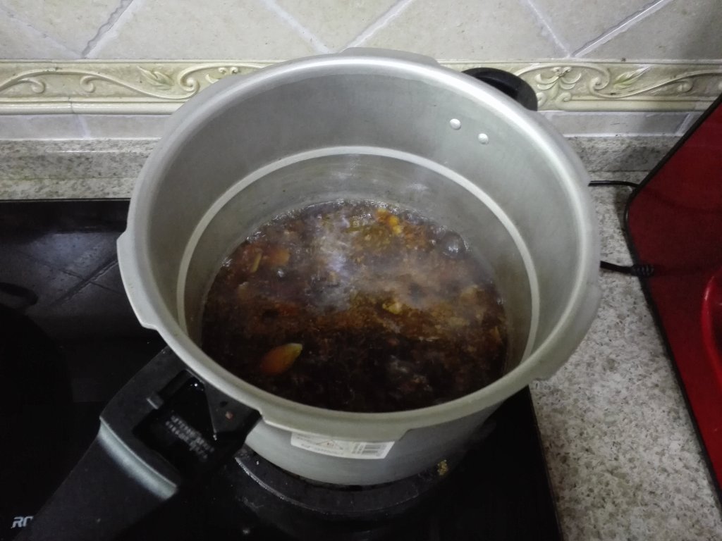 红烧牛肉方便面步骤2