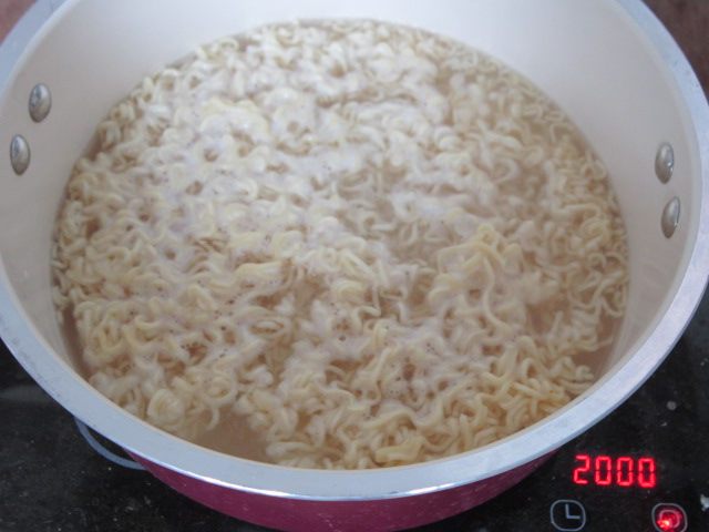 什锦炒方便面步骤2
