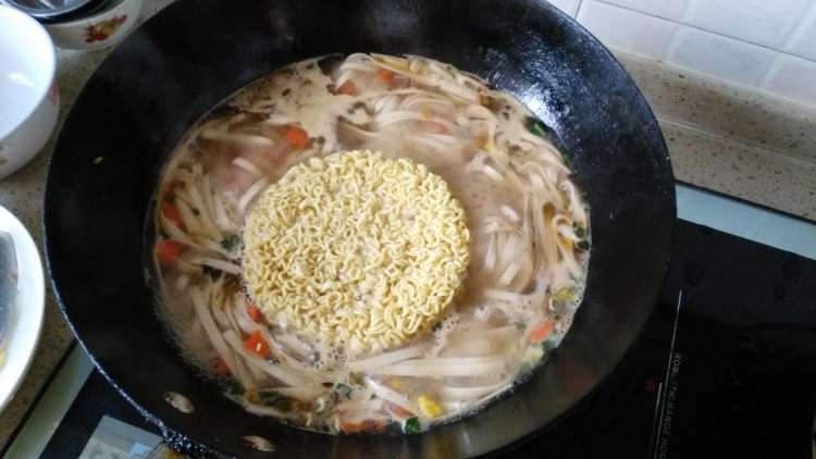 青菜鸡蛋方便面条步骤6