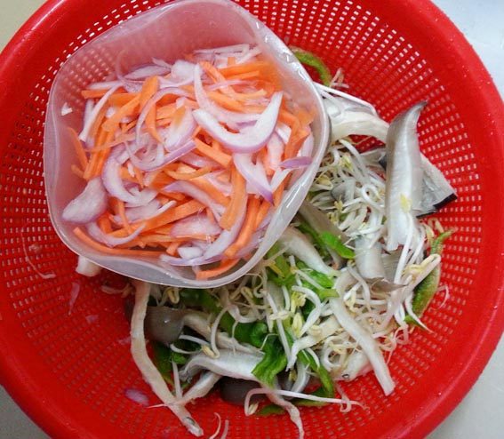 芝麻酱炒蔬菜面步骤2