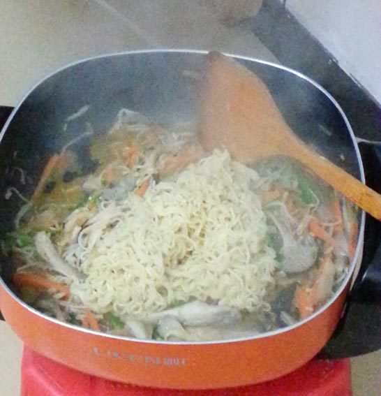 芝麻酱炒蔬菜面步骤6