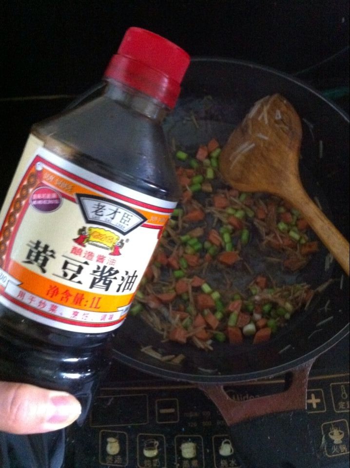 蔬菜炒方便面步骤6