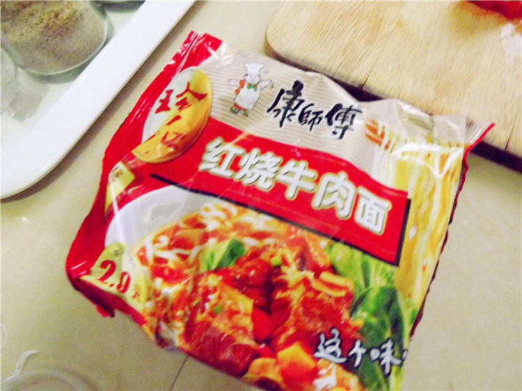 西红柿豆芽面步骤1