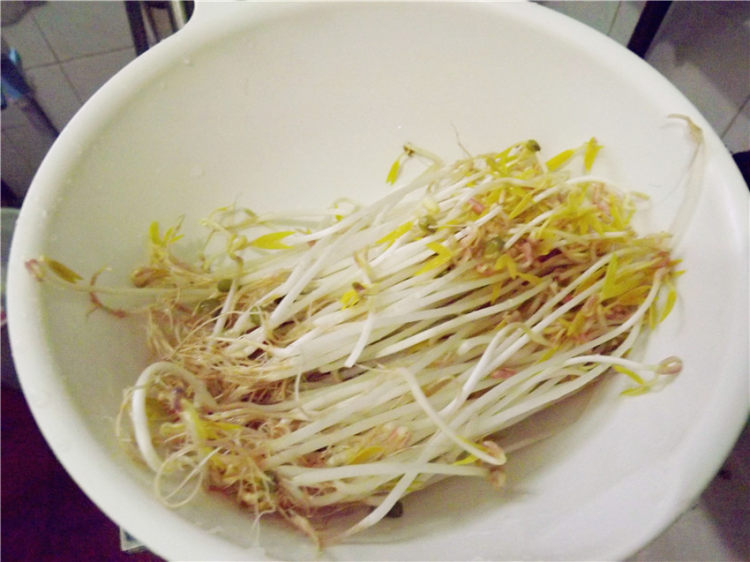 西红柿豆芽面步骤3