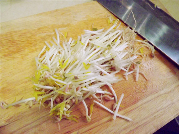 西红柿豆芽面步骤4