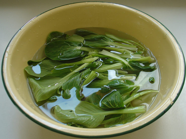 油菜鸡蛋面步骤2