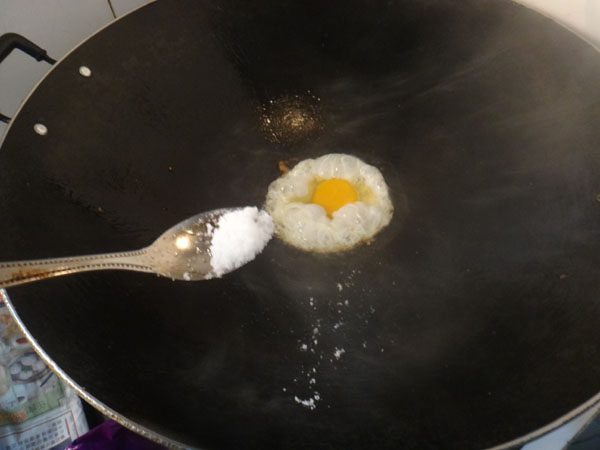 荷包蛋煮面条步骤2